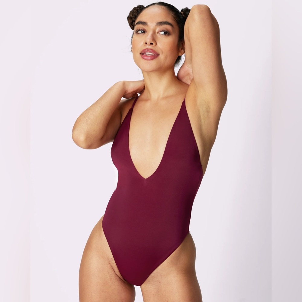 NWT Parade Perfect V Plunge One-Piece Swim Bathingsuit